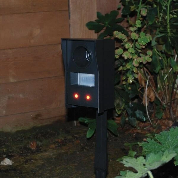 Mega Sonic Vossenverjager - Licht & Geluid 6 Mega Sonic Vossenverjager - Licht & Geluid - Afbeelding 4